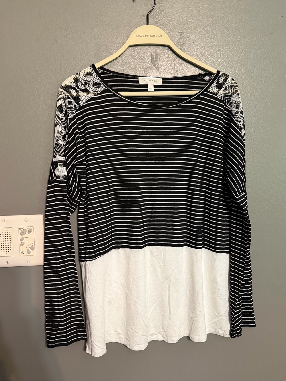 Hailey & Co Boutique Striped Colorblock Long Sleeve Top Black White Small NEW